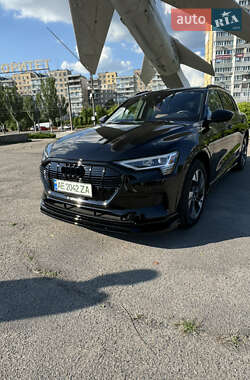 Внедорожник / Кроссовер Audi e-tron 2022 в 