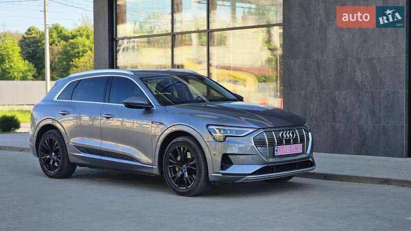 Внедорожник / Кроссовер Audi e-tron 2020 в 