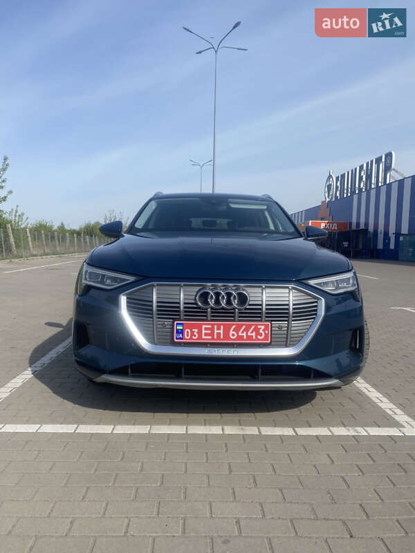 Внедорожник / Кроссовер Audi e-tron 2020 в 