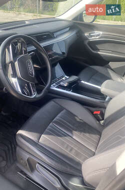 Внедорожник / Кроссовер Audi e-tron 2020 в 