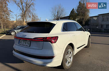 Внедорожник / Кроссовер Audi e-tron 2019 в 