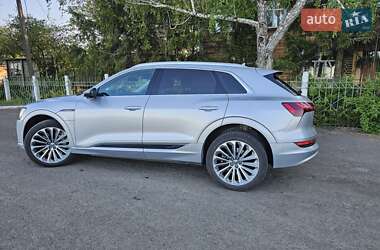 Внедорожник / Кроссовер Audi e-tron 2019 в 
