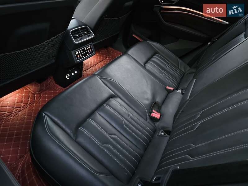 Позашляховик / Кросовер Audi e-tron 2019 в Гайвороні