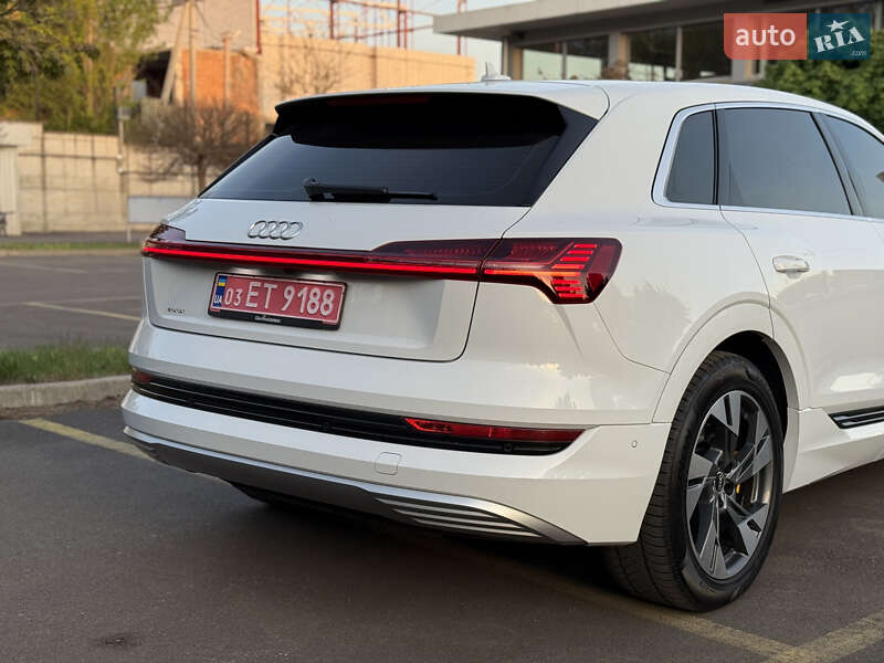 Внедорожник / Кроссовер Audi e-tron 2021 в Ровно