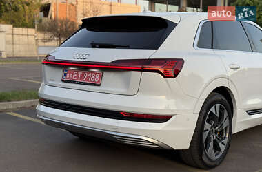 Внедорожник / Кроссовер Audi e-tron 2021 в 