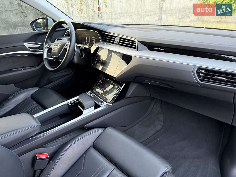 Внедорожник / Кроссовер Audi e-tron 2021 в Ровно