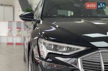 Позашляховик / Кросовер Audi e-tron 2019 в 