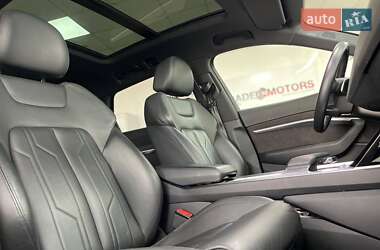 Позашляховик / Кросовер Audi e-tron 2019 в 
