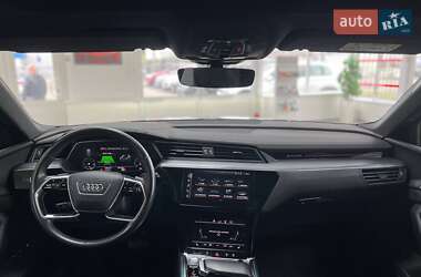 Позашляховик / Кросовер Audi e-tron 2019 в 