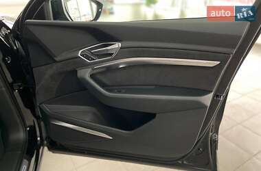 Позашляховик / Кросовер Audi e-tron 2019 в 