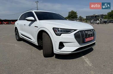 Внедорожник / Кроссовер Audi e-tron 2021 в 