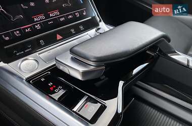 Позашляховик / Кросовер Audi e-tron 2019 в 
