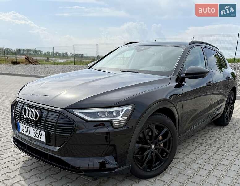 Позашляховик / Кросовер Audi e-tron 2022 в 