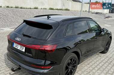 Позашляховик / Кросовер Audi e-tron 2022 в 