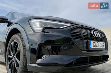 Позашляховик / Кросовер Audi e-tron 2022 в 