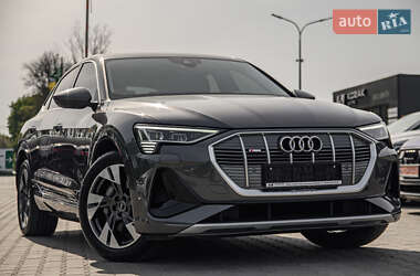 Позашляховик / Кросовер Audi e-tron 2023 в 
