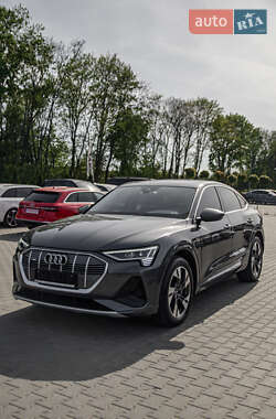 Позашляховик / Кросовер Audi e-tron 2023 в 