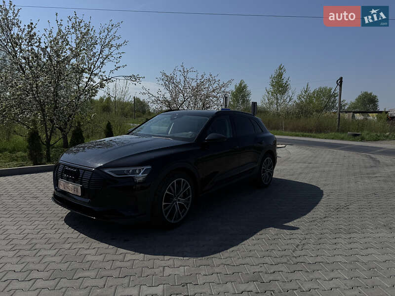 Внедорожник / Кроссовер Audi e-tron 2019 в 