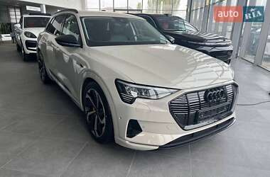 Позашляховик / Кросовер Audi e-tron 2021 в 