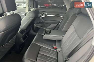 Позашляховик / Кросовер Audi e-tron 2021 в 