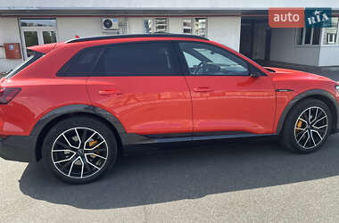Внедорожник / Кроссовер Audi e-tron 2020 в 