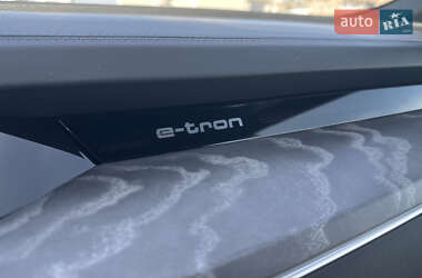 Внедорожник / Кроссовер Audi e-tron 2020 в 