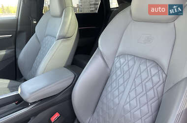 Внедорожник / Кроссовер Audi e-tron 2020 в 