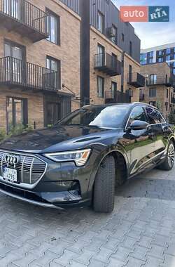 Позашляховик / Кросовер Audi e-tron 2019 в 
