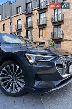 Позашляховик / Кросовер Audi e-tron 2019 в 