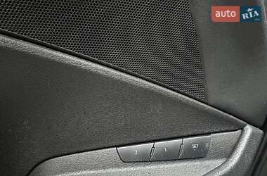 Позашляховик / Кросовер Audi e-tron 2021 в 