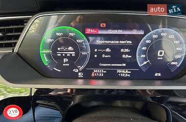 Позашляховик / Кросовер Audi e-tron 2022 в 