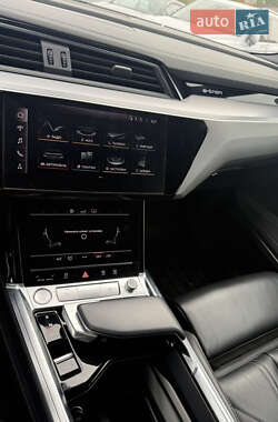 Внедорожник / Кроссовер Audi e-tron 2019 в 