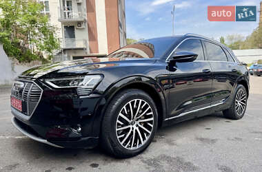 Позашляховик / Кросовер Audi e-tron 2020 в 