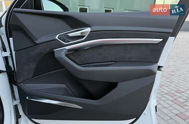 Внедорожник / Кроссовер Audi e-tron 2020 в 