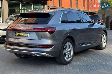 Позашляховик / Кросовер Audi e-tron 2019 в 