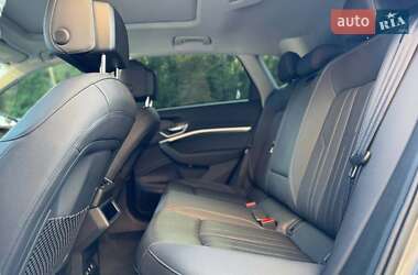 Позашляховик / Кросовер Audi e-tron 2019 в 