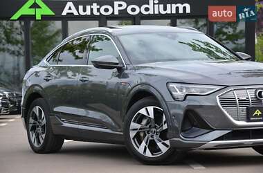 Позашляховик / Кросовер Audi e-tron 2021 в 