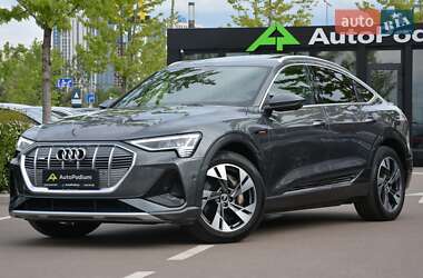 Позашляховик / Кросовер Audi e-tron 2021 в 