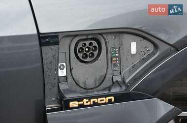 Позашляховик / Кросовер Audi e-tron 2021 в 
