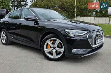 Позашляховик / Кросовер Audi e-tron 2021 в 