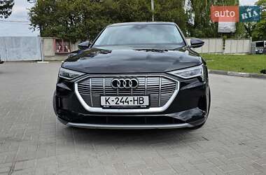 Позашляховик / Кросовер Audi e-tron 2021 в 