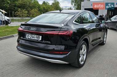 Позашляховик / Кросовер Audi e-tron 2021 в 