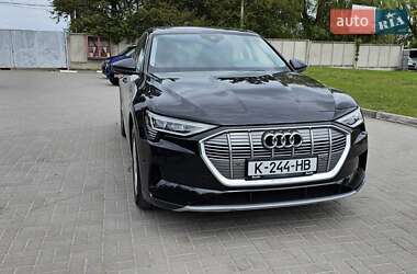 Позашляховик / Кросовер Audi e-tron 2021 в 