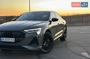 Позашляховик / Кросовер Audi e-tron 2022 в Рівному
