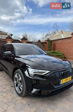 Позашляховик / Кросовер Audi e-tron 2020 в 