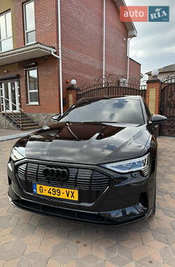 Позашляховик / Кросовер Audi e-tron 2020 в 