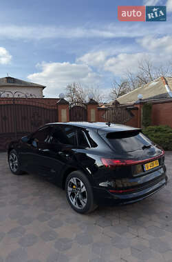 Позашляховик / Кросовер Audi e-tron 2020 в 