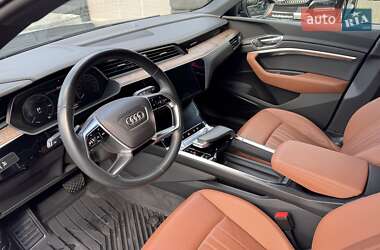 Внедорожник / Кроссовер Audi e-tron 2019 в 