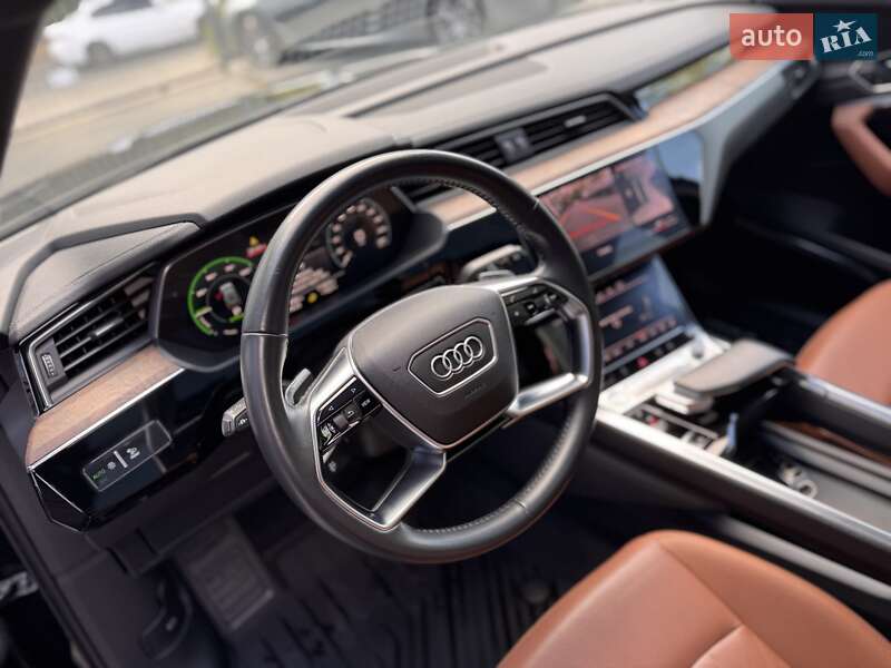 Внедорожник / Кроссовер Audi e-tron 2019 в Одессе фото 17 Внедорожник / Кроссовер Audi e-tron 2019 в Одессе