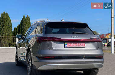 Внедорожник / Кроссовер Audi e-tron 2019 в 